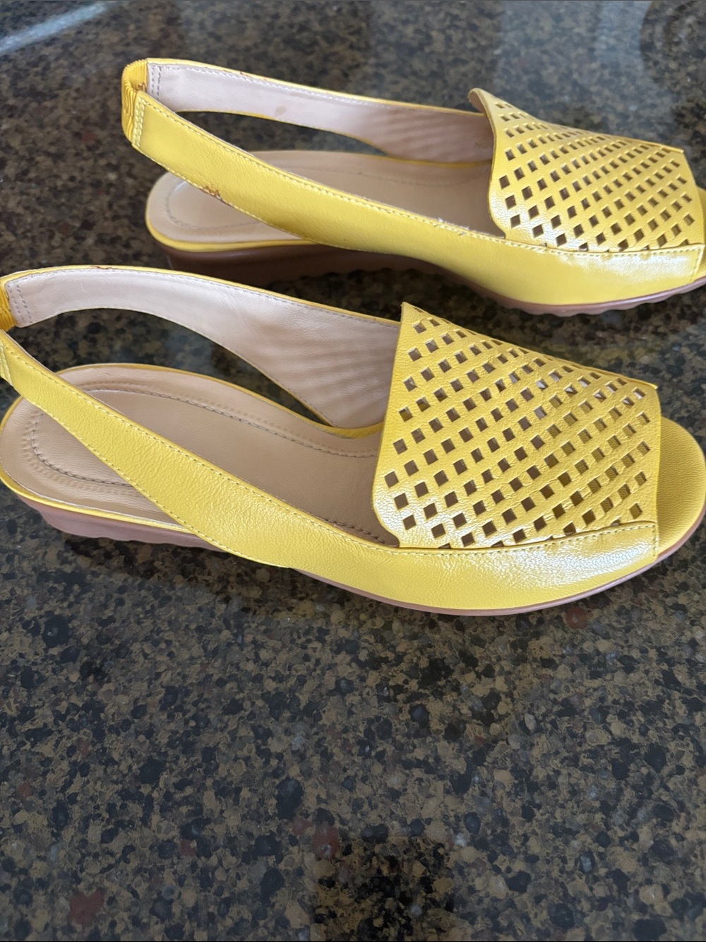 Ladies pretty yellow flat shoes $25 size 7m